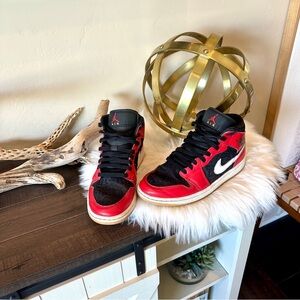 Nike Air Jordan 1 Mid SE 'Christmas' red, black, white DQ8417-006 size 9